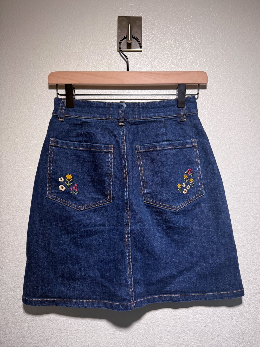 ModCloth x Princess Highway Fox embroidered Denim skirt - Picture 4 of 7